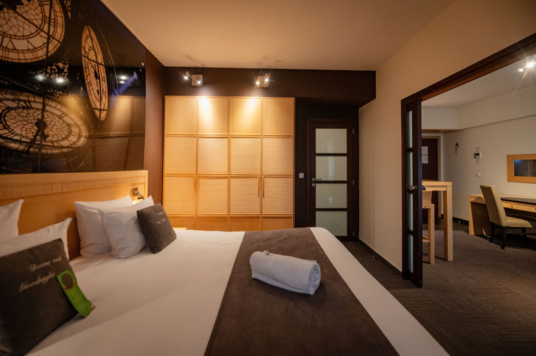 Bedroom 4, Hotel & Aparthotel Casteau Resort Mons, Hainaut