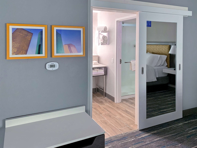 Bedroom 3, Hampton Inn & Suites Houston East Beltway 8, Houston