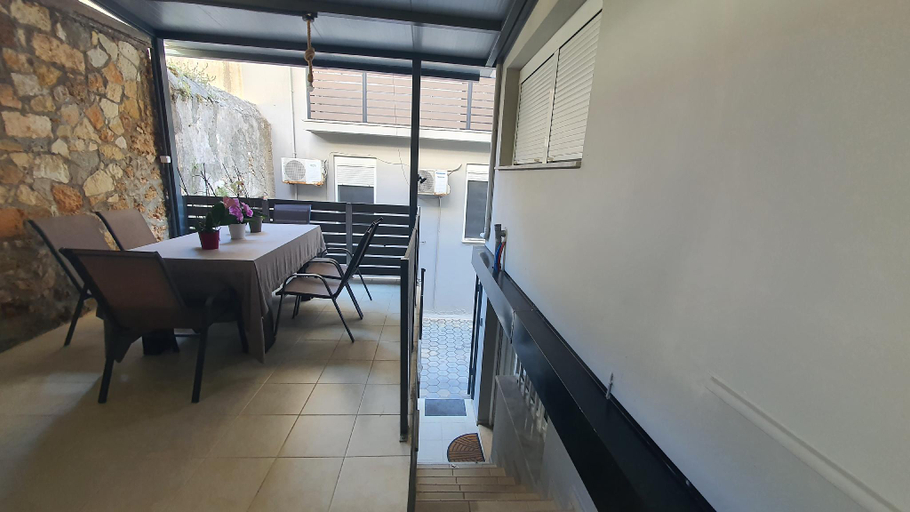 Food & Drinks 4, Black suites, Crete