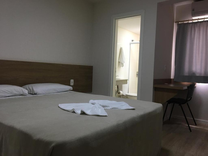 Others 5, Hotel Paris, Curitibanos