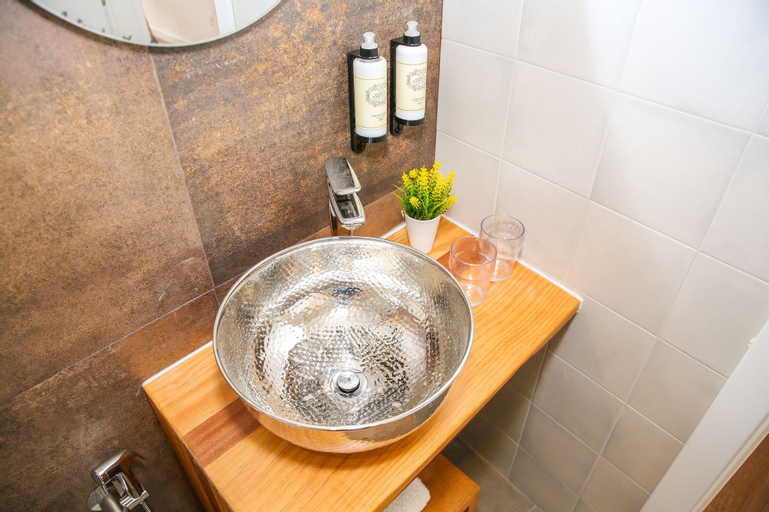 Bathroom 4