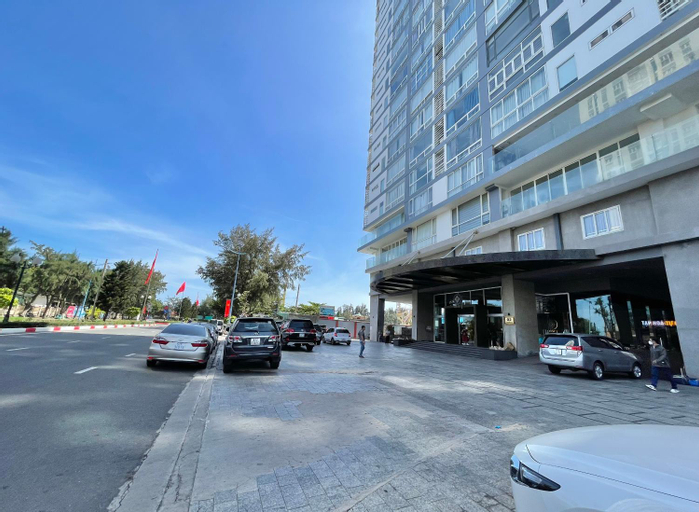 Exterior 13