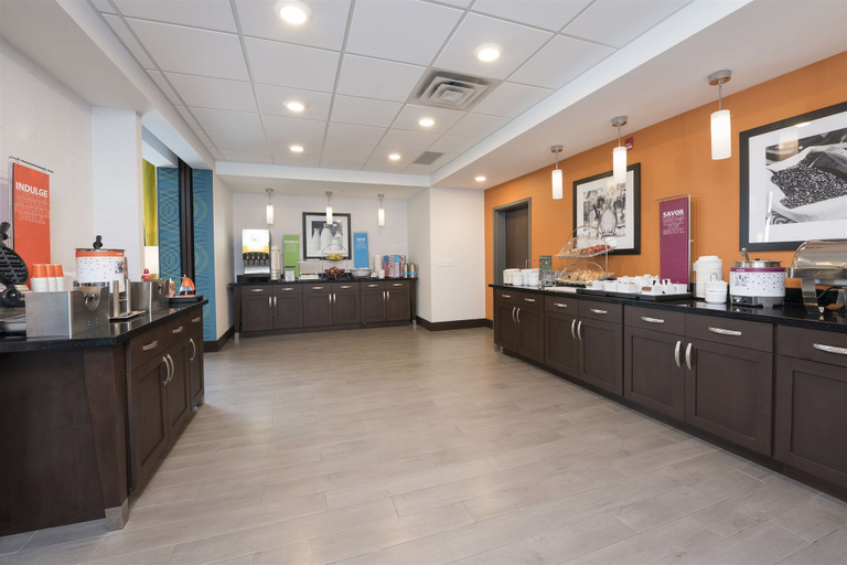 Food & Drinks 5, Hampton Inn Westfield, Hamilton