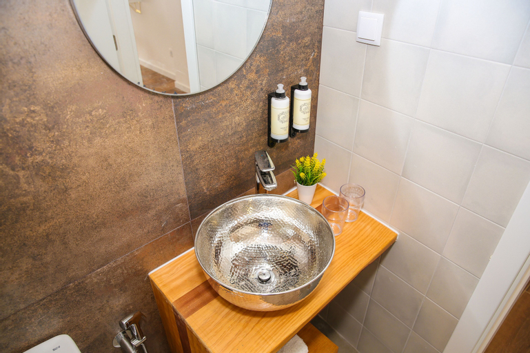 Bathroom 8
