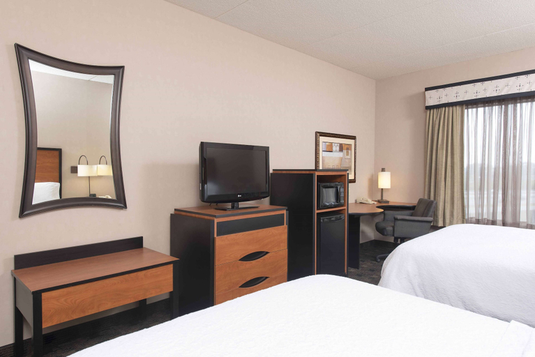 Bedroom 3, Hampton Inn and Suites Indianapolis - Fishers, Hamilton