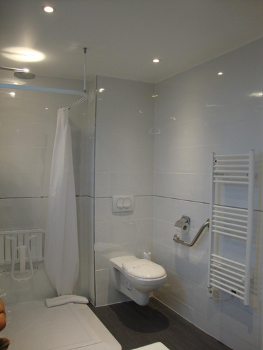 Bathroom 4, Kyriad Bezons - La Defense, Val-d'Oise