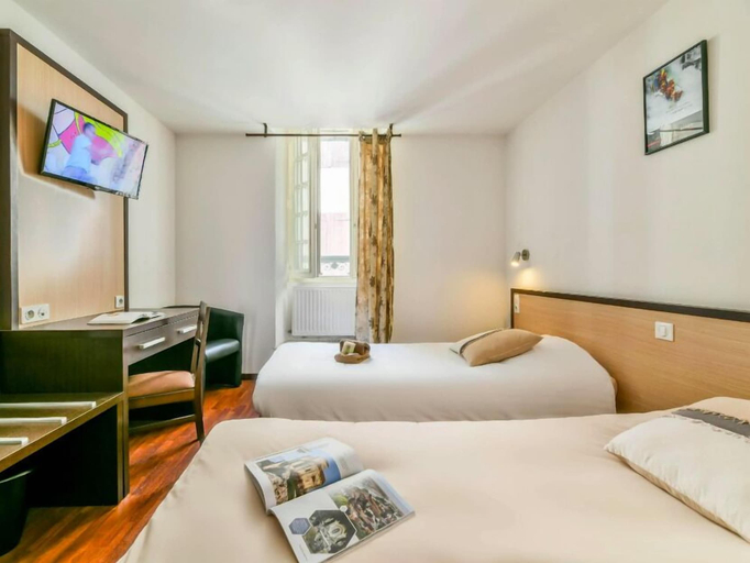 Bedroom 4, Logis Hôtel Le Commerce, Pyrénées-Atlantiques