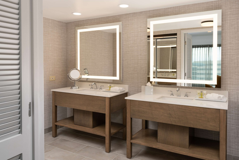 Bathroom 4, Hilton Fairfax, Fairfax