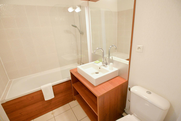 Bathroom 4, La Residence du Chateau de Jouarres, Aude