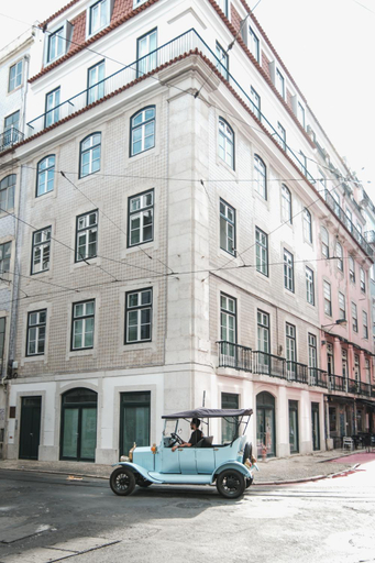 Exterior & Views
