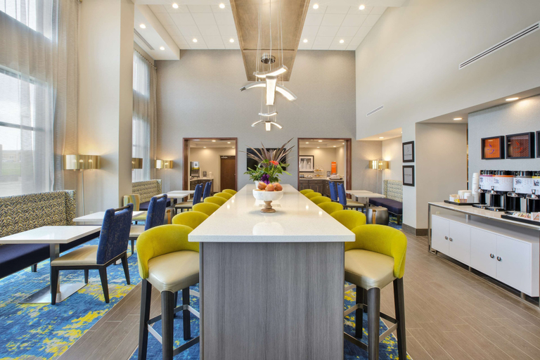 Food & Drinks 5, Hampton Inn & Suites Southwest/Sioux Falls, Lincoln