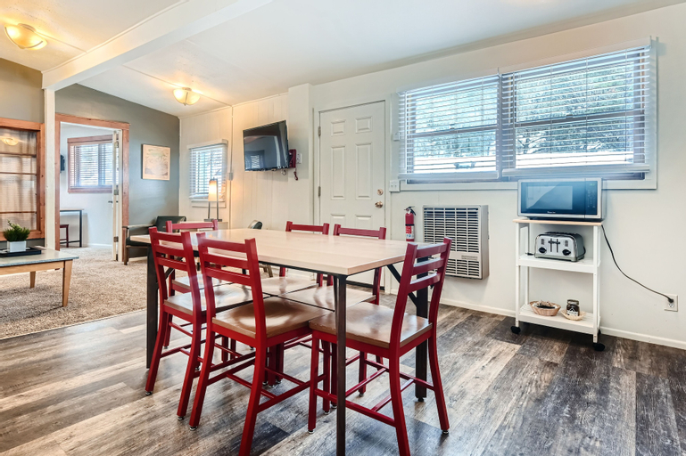 Dining Room 10