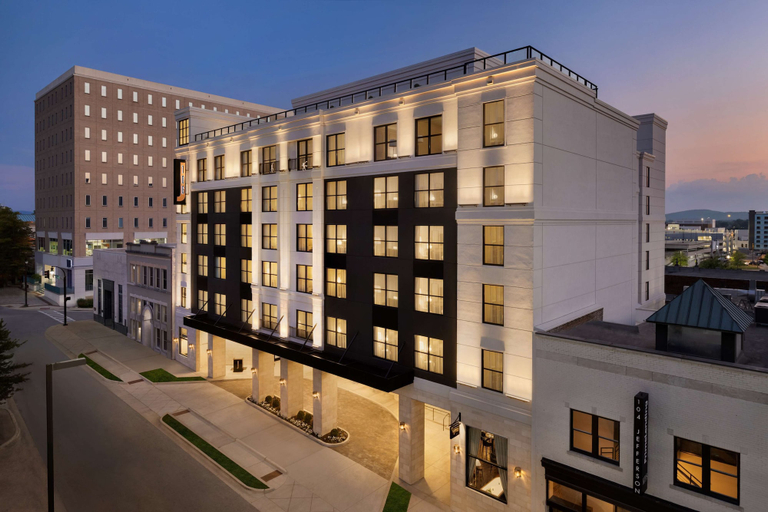 Exterior & Views