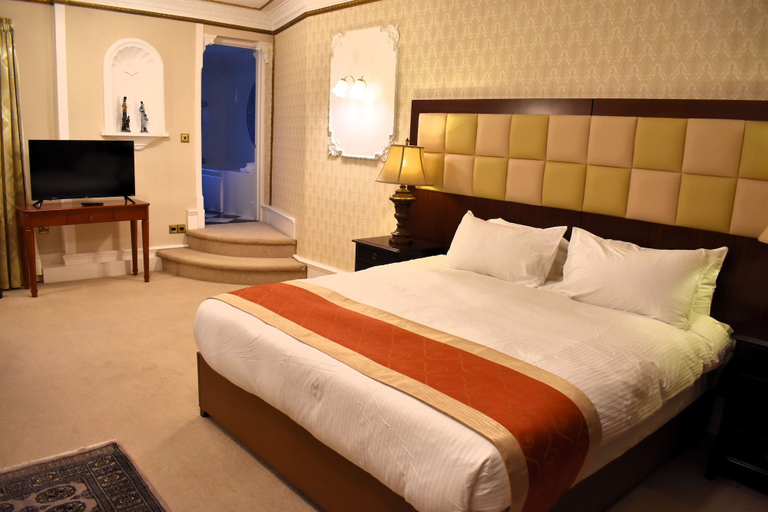 Bedroom 2, Botleigh Grange Hotel & Spa, Hampshire