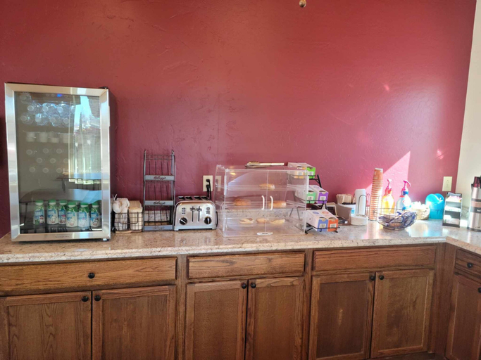 Food & Drinks 4, Econo Lodge Springerville, Apache