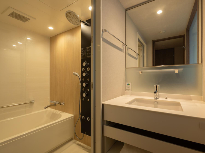 Bathroom 16