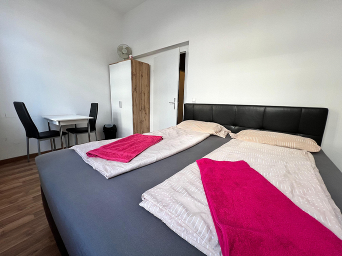 Bedroom 2, Cozy 3BR shared Apt. Wien Simmering, Wien