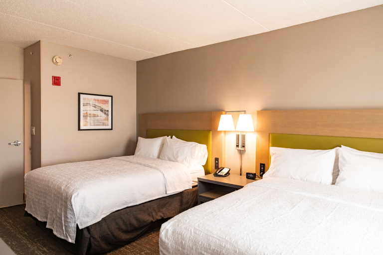 Bedroom 4, Hampton Inn & Suites Newark Airport Elizabeth, Union