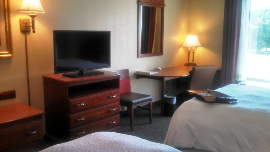 Bedroom 3, Hampton Inn Greenwood, Leflore