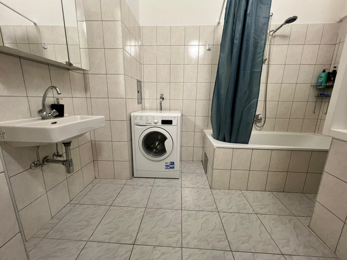 Bathroom 4, Affordable 3BR shared Apt. near Meidling, Wien