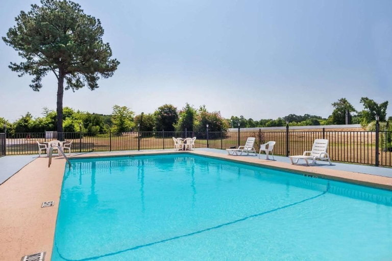 Sport & Beauty 5, Arya Inn & Extended Stay, Gregg