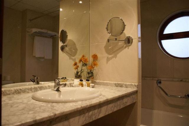 Bathroom, Coto Real, Lugo