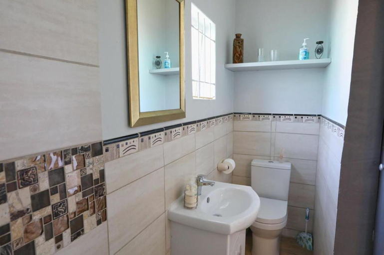 Bathroom, Caesar's Self-catering Open Plan Suite, City of Cape Town