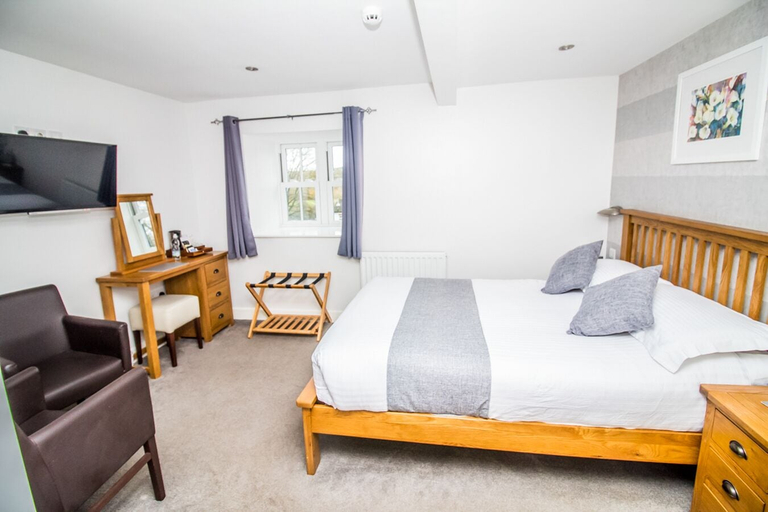 Bedroom 2, The Saxon Inn, Durham
