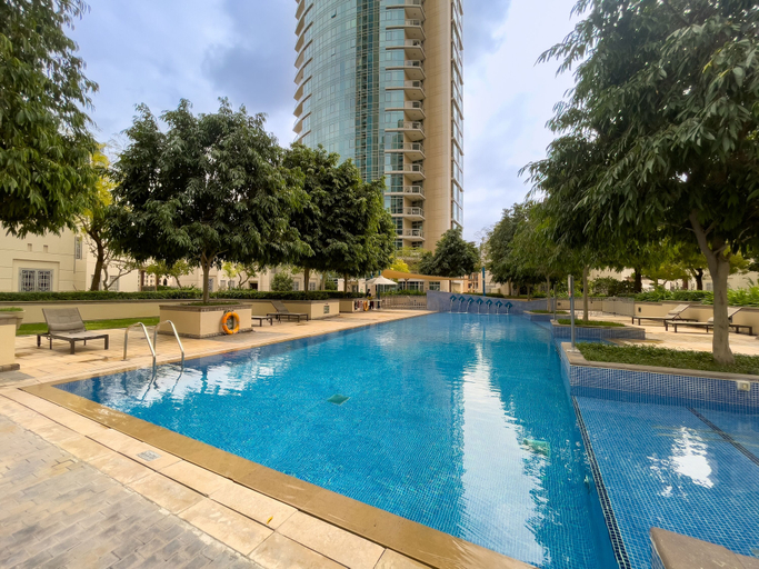 Pool 2, Maison Privee - Exclusive Apt w/ Direct Burj Khalifa Views, Dubai