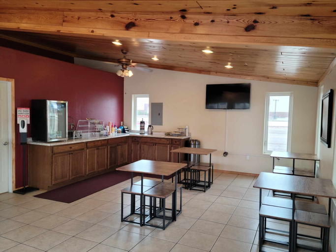 Food & Drinks 5, Econo Lodge Springerville, Apache