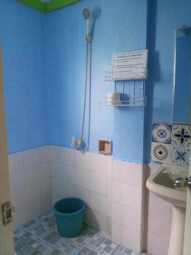 Bathroom 3, Guanna's Place Room and Resto Bar, Daanbantayan