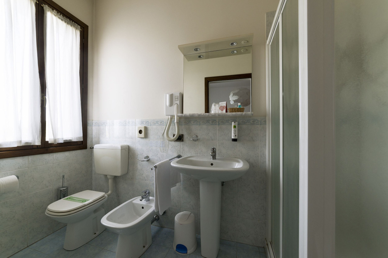 Bathroom 3, Hotel Ristorante Al Gallo, Treviso