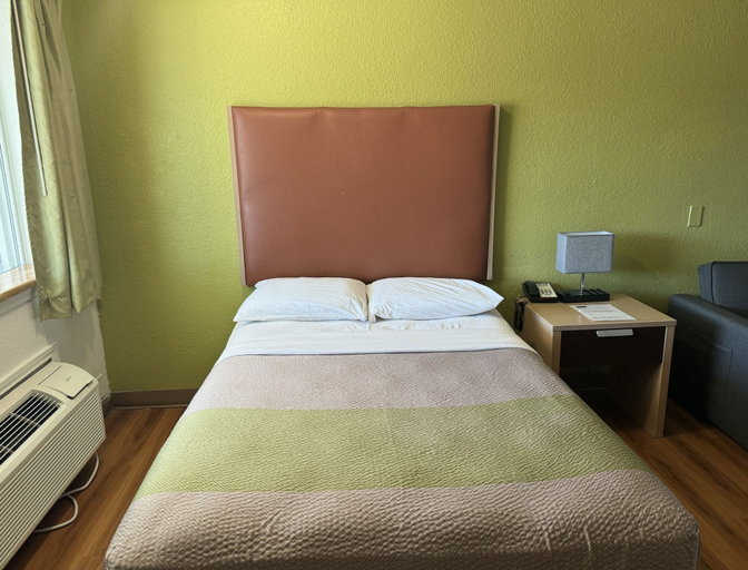 Bedroom 3, Motel 6 Corpus Christi, TX – North, Nueces