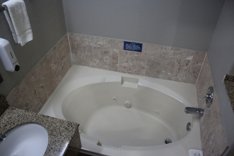 Bathroom 5, Cotulla Executive Inn, La Salle