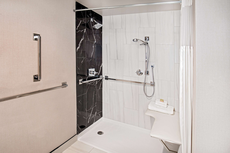 Bathroom 5, DoubleTree Hilton Washington DC North Gaithersburg, Montgomery