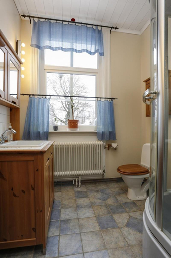 Bathroom 2, HagbackensGard Bed&Breakfast, Örebro