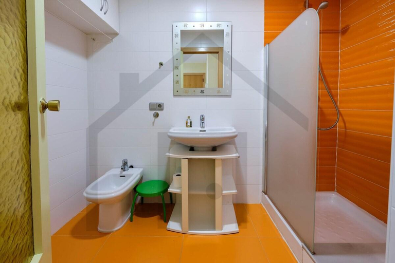 Bathroom 2, Loft en Oviedo - Ideal para 3 personas, Asturias