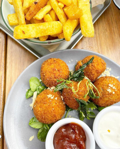 Food & Drinks 5, The Astor Hotel Motel, Goulburn Mulwaree - Goulburn