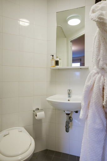 Bathroom, Griffith Rooms, Dublin