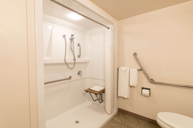 Bathroom 4, Super 8 by Wyndham Prince George, Fraser-Fort George