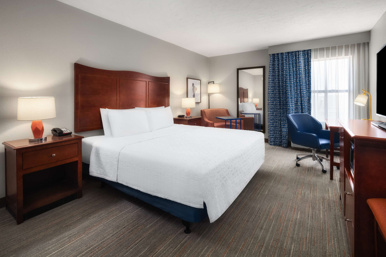 Bedroom 3, Hampton Inn & Suites El Paso-Airport, El Paso