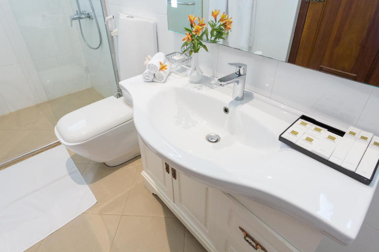 Bathroom 3, Serene Villa 38, K.F.G. & G. Korale