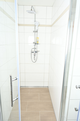 Bathroom 5, Pott Hostel, Essen