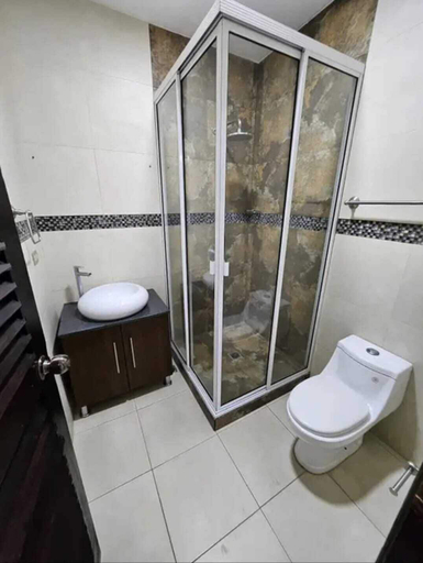 Bathroom 4, Kartagus Centric, San Salvador