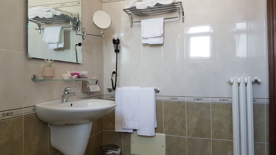 Bathroom 5, Leone De Castris Wine Hotel, Lecce
