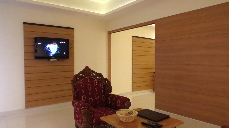 Others 5, Hotel Rajadhani, Thiruvananthapuram