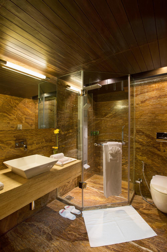 Bathroom 5, Bizz The Hotel, Rajkot