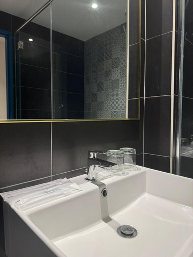Bathroom 7