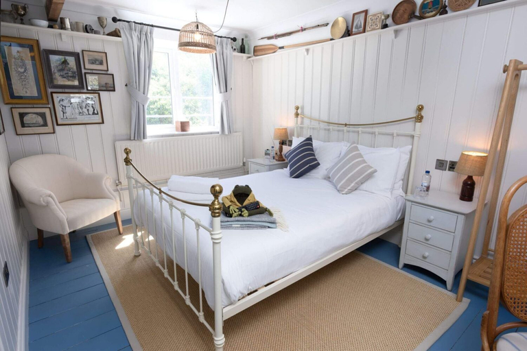 Bedroom 2, The Smugglers Inn, Dorset