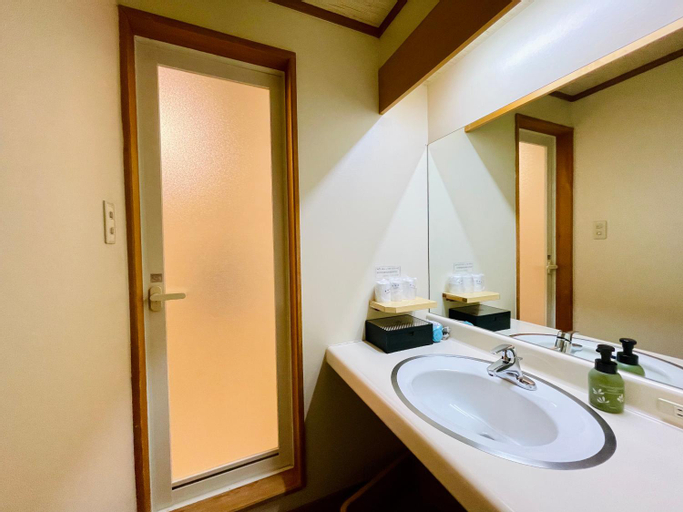 Bathroom 7